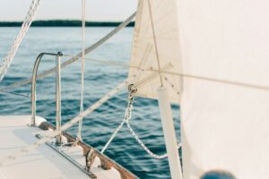 Voilerie : rôle, savoir-faire et importance dans la navigation