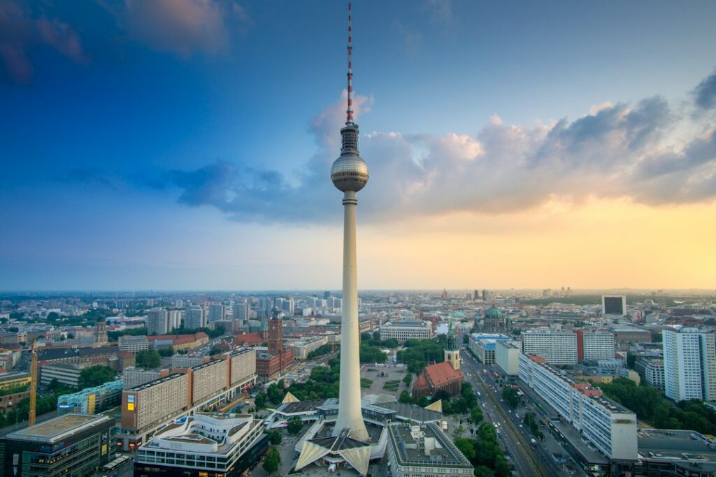 Vue panoramique sur Berlin et la tour de télévision (Fernsehturm)