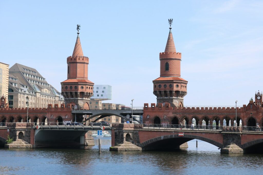 L'Oberbaumbrücke sur la Spree, entre Kreuzberg et Friedrichshain